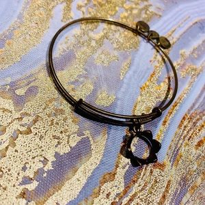 Alex and Ani 'Queens Crown' Charm Bangle